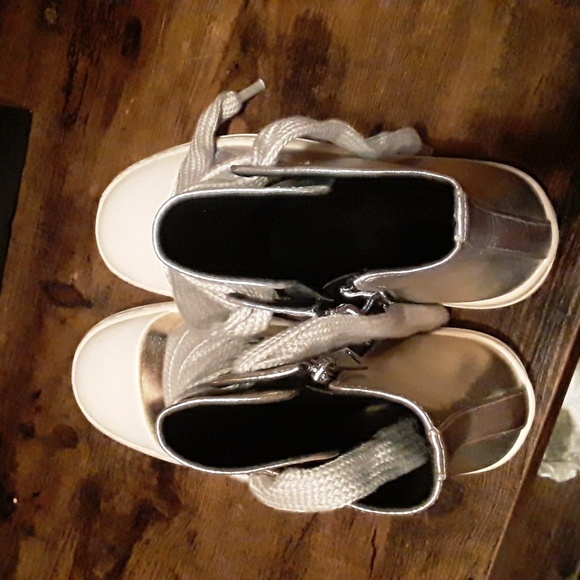 NWOT Women's Sz 9 Gold & Silver Lace Up Zipper Boot - Picture 8 of 10